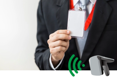 RFIDタグ付き入場証をスキャンするだけで受付が完了